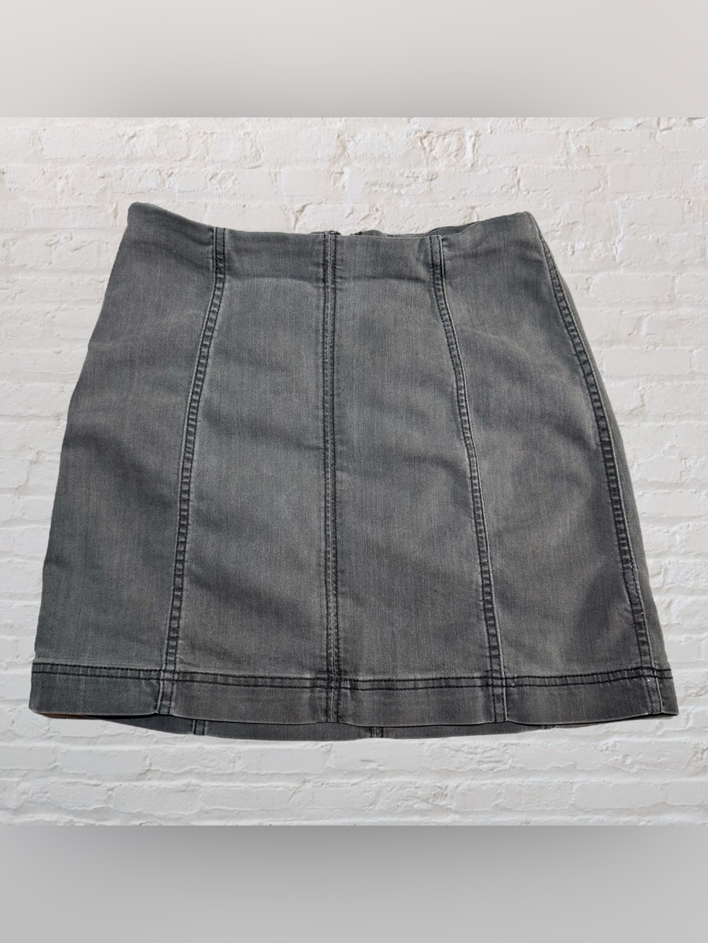 Free People Soft Grey Vertical Seam Detail Denim Mini Skirt in Women’s Size 8